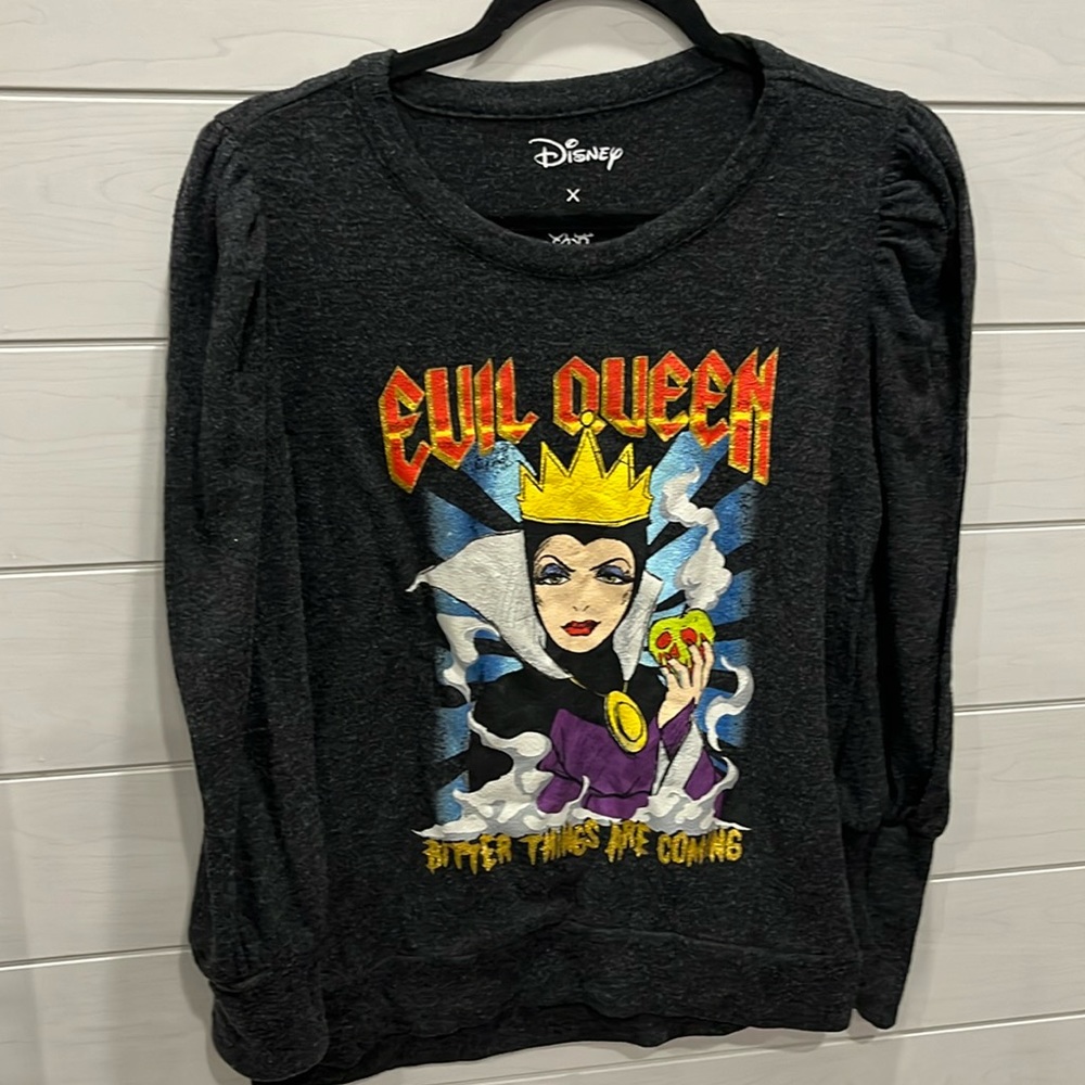 Disney    evil queen  graphic   Size Large